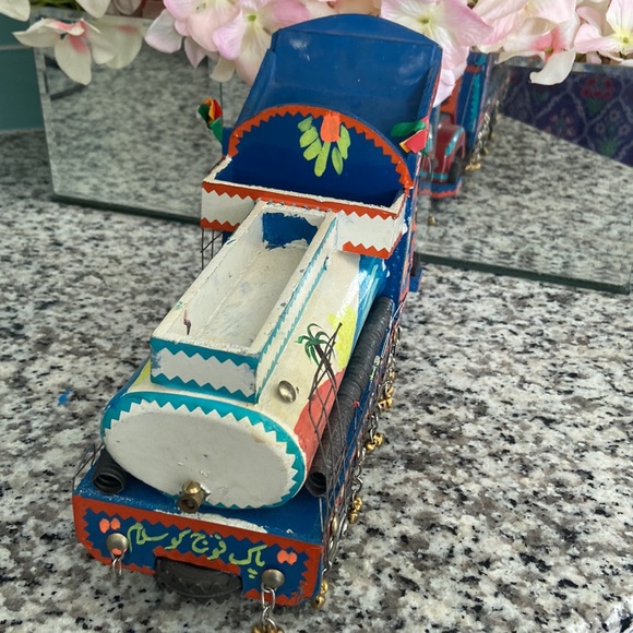 Handmade wooden truck art - Picture 4 of 4